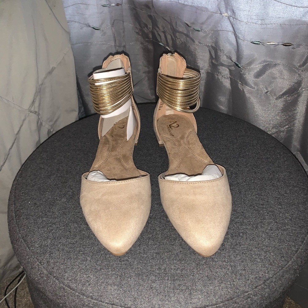 Tan flats